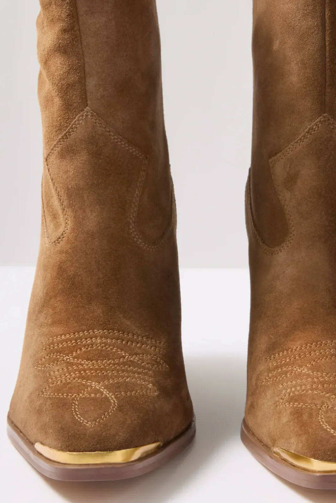 Shoes<VINCE CAMUTO Abel Western Bootie Reishi