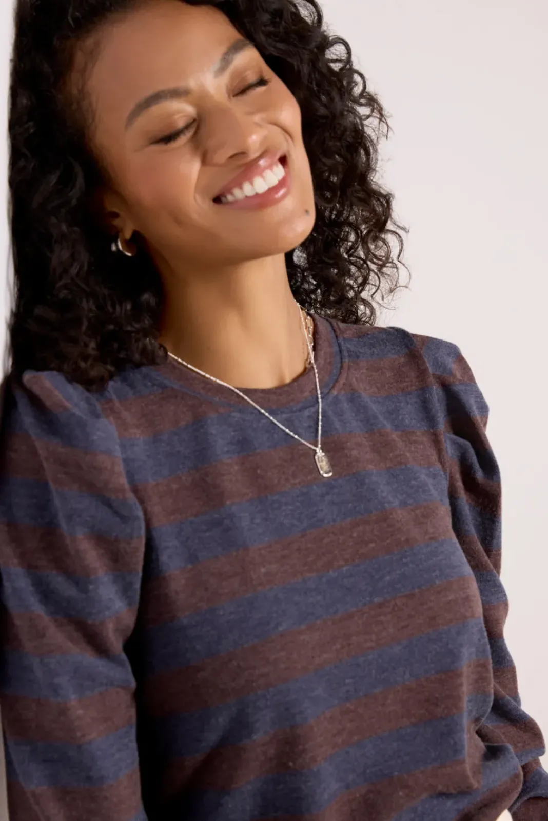 Tops & Tees<EVEREVE Adalynn Brushed Pleated Top Navy/Brown