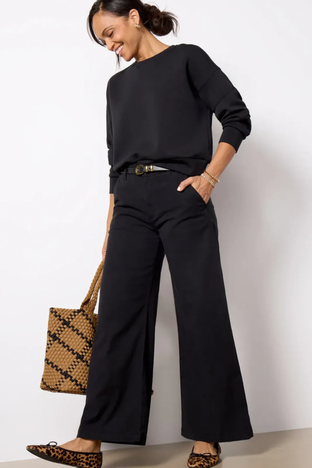 Matching Sets|Sweatshirts<SPANX AirEssentials Crew Veryblack