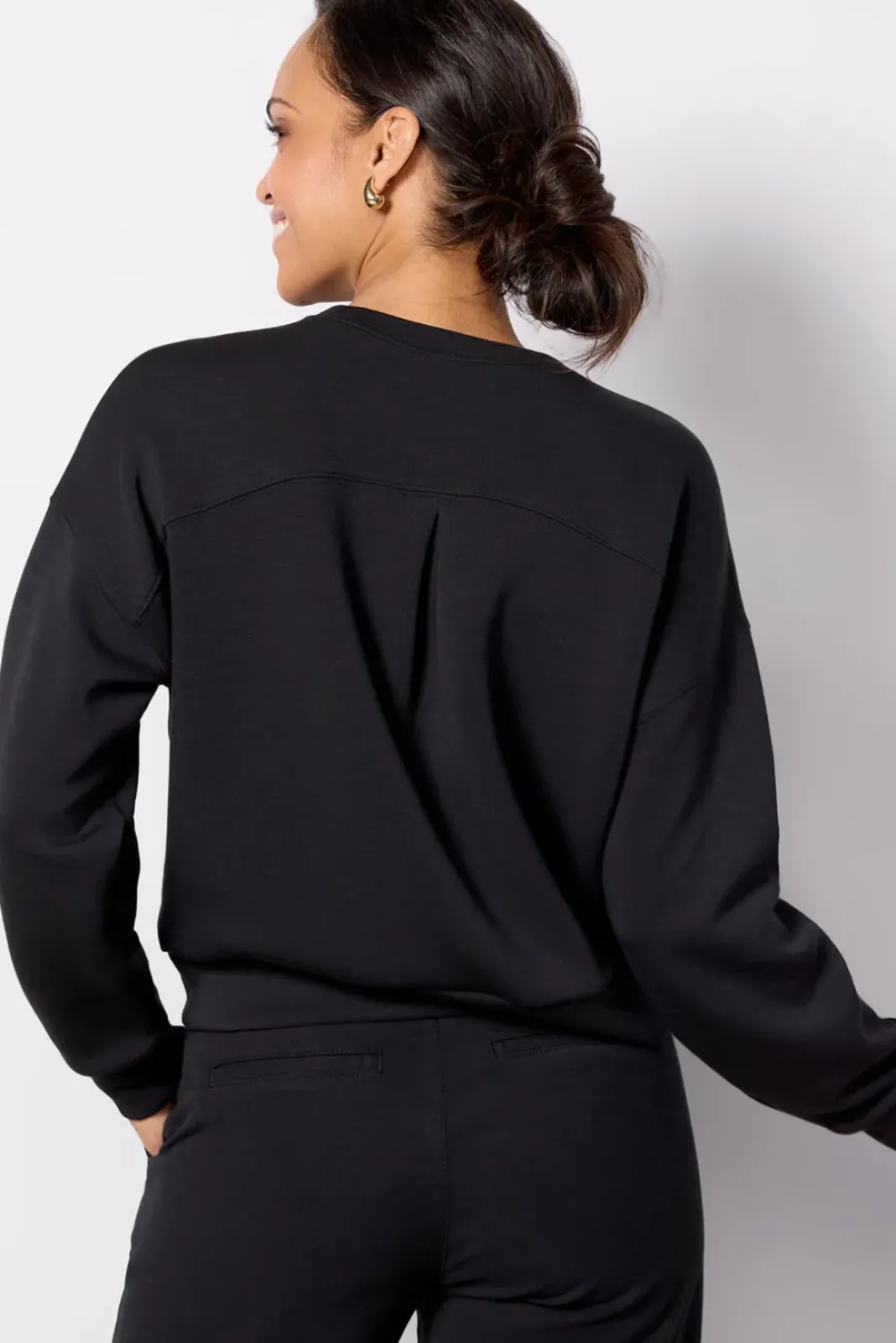Matching Sets|Sweatshirts<SPANX AirEssentials Crew Veryblack