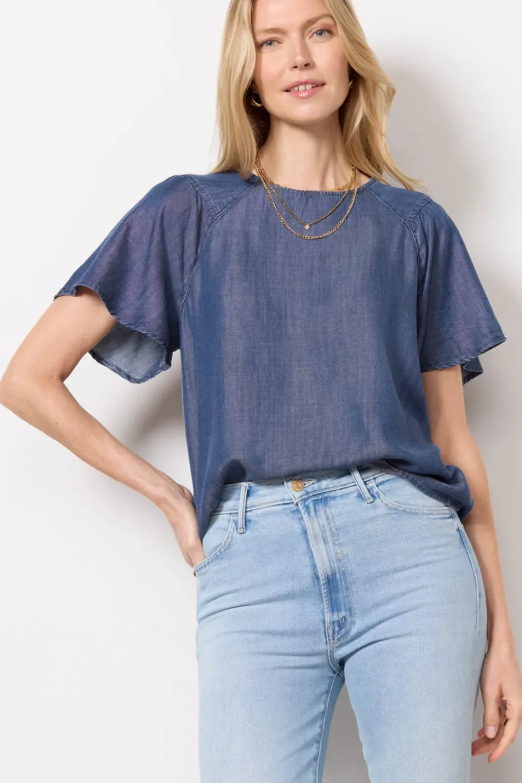 Tops & Tees<EVEREVE Alice Chambray Flutter Top Mediumwash