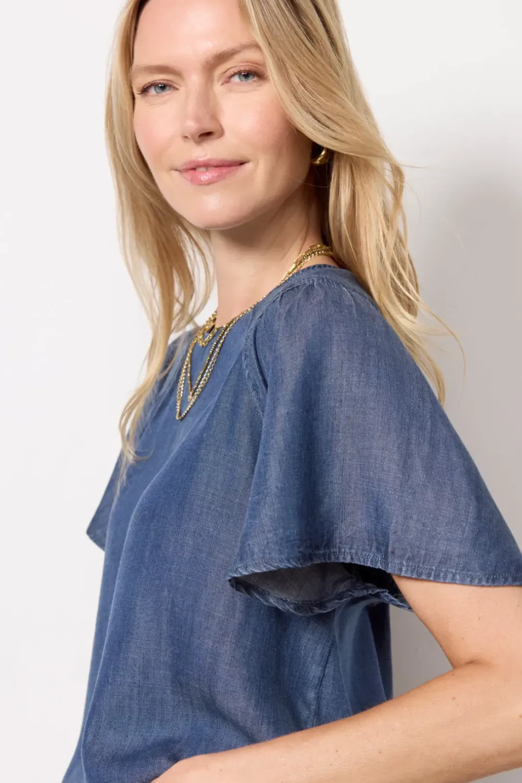 Tops & Tees<EVEREVE Alice Chambray Flutter Top Mediumwash