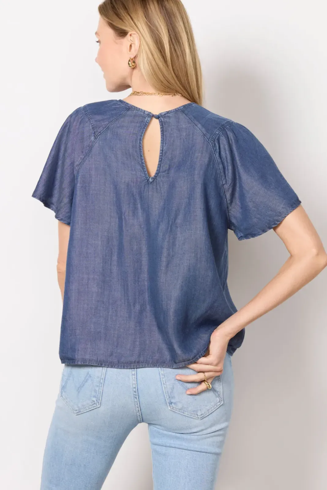 Tops & Tees<EVEREVE Alice Chambray Flutter Top Mediumwash