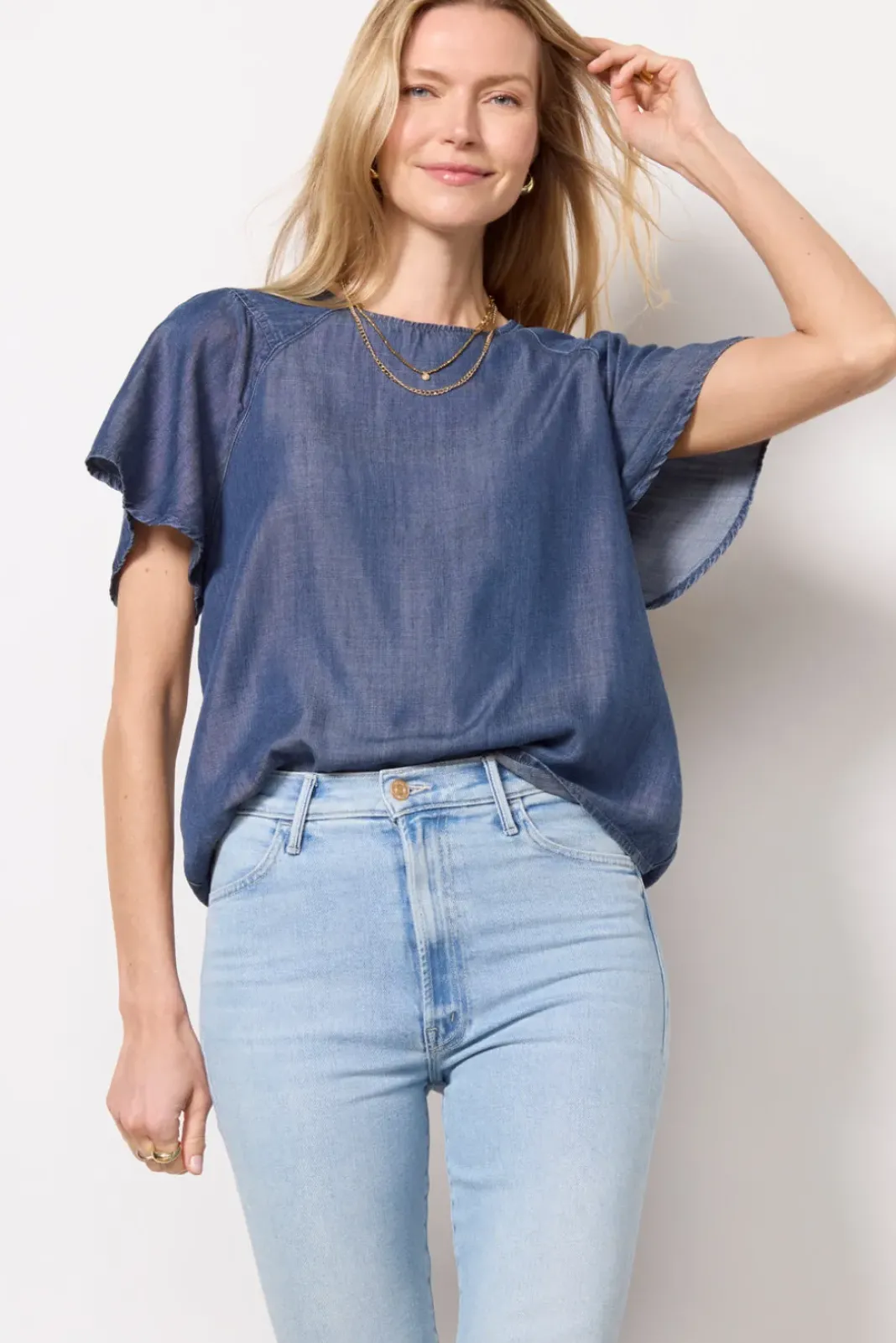 Tops & Tees<EVEREVE Alice Chambray Flutter Top Mediumwash