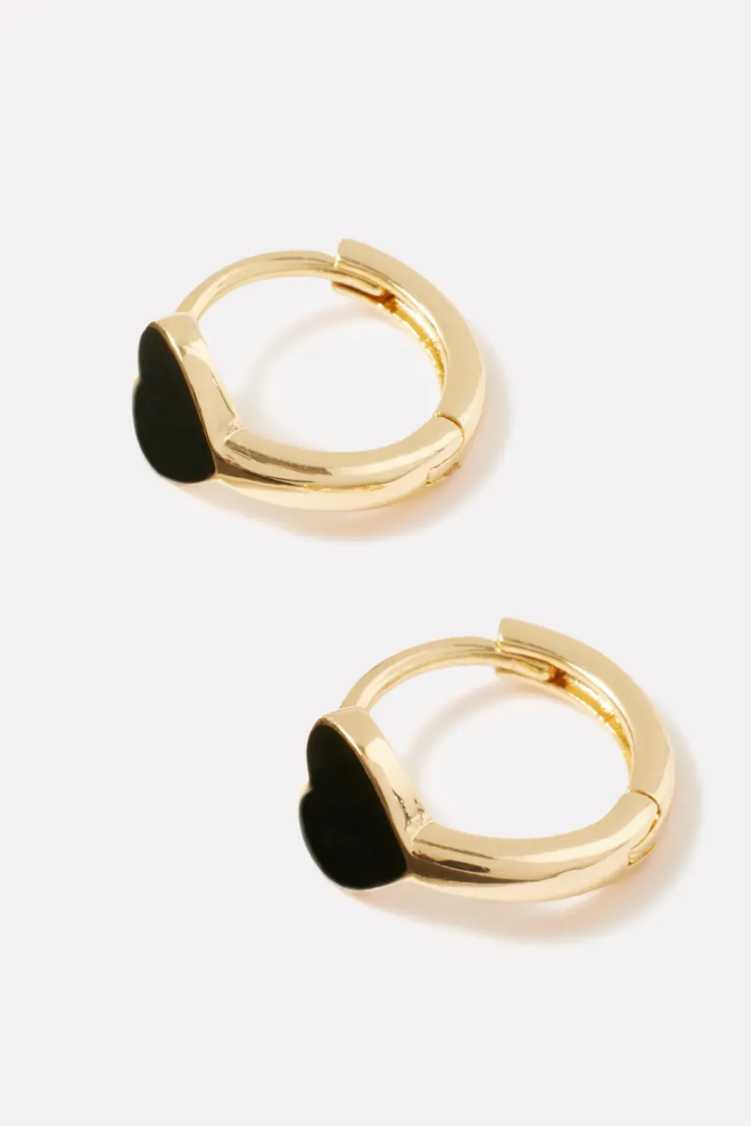 Jewelry<EVEREVE Amika Enamel Heart Huggies Black/Gold