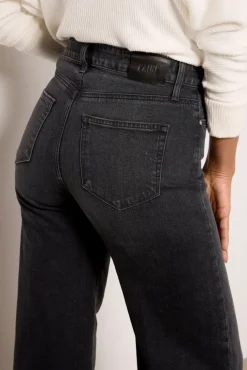 Jeans<PAIGE Anessa 31` w Raw Hem Viperblackdistressed