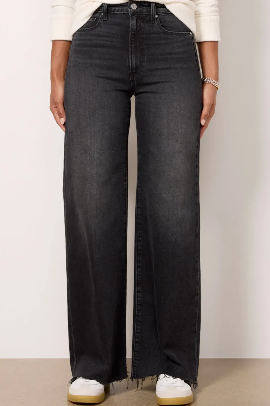 Jeans<PAIGE Anessa 31` w Raw Hem Viperblackdistressed