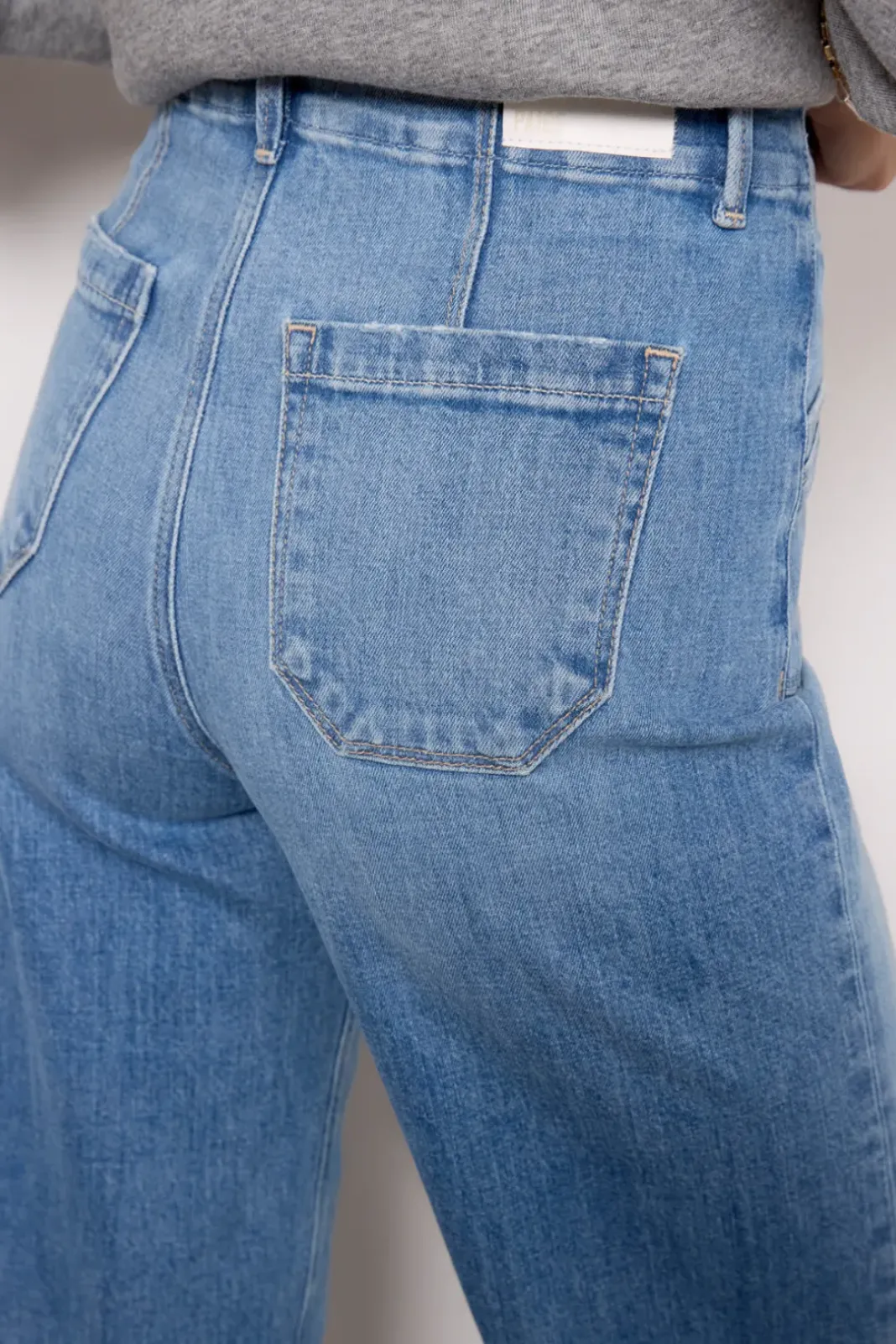 Jeans<PAIGE Anessa 31` w Utility Pockets Viva