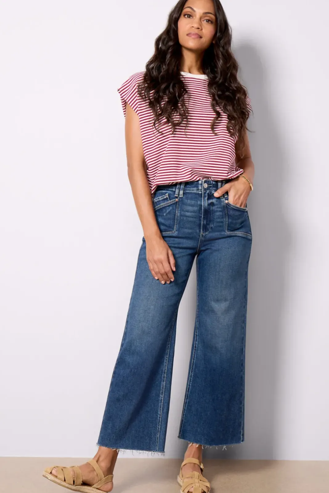 Jeans<PAIGE Anessa with Inset Pockets Amoroso