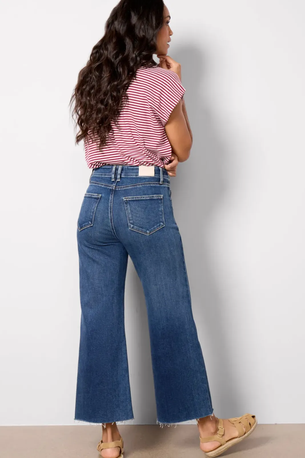 Jeans<PAIGE Anessa with Inset Pockets Amoroso