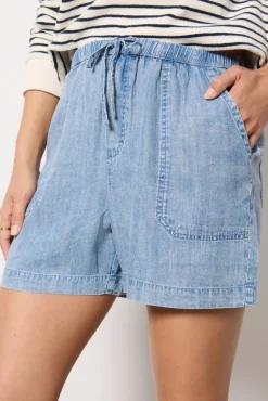 Shorts & Cutoffs<SPLENDID Angie Short Indigo