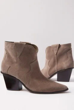 Shoes<KAANAS Ares Cowboy Ankle Bootie Tobacco