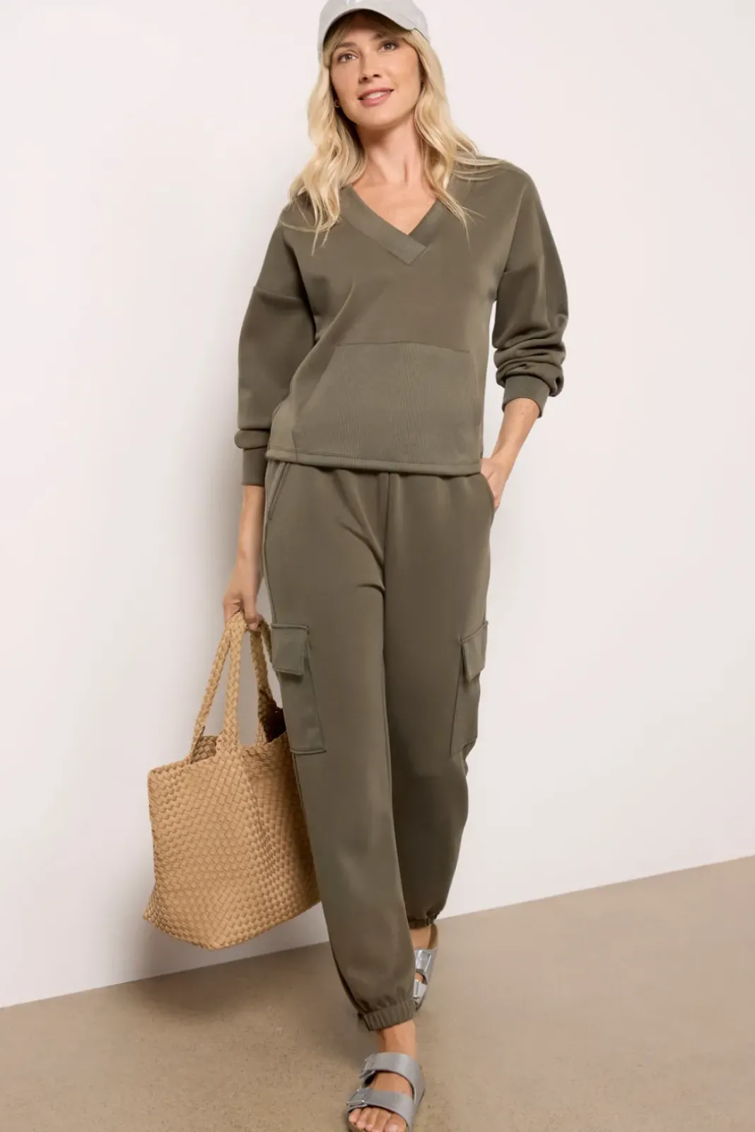 Matching Sets<EVEREVE Ari V Neck Sweatshirt Olive