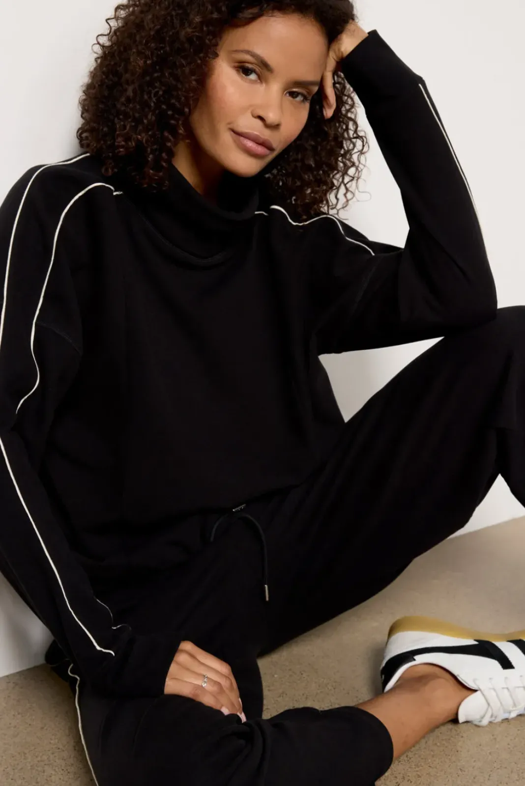 Matching Sets|Sweatshirts<VARLEY Ariana High Neck Midlayer Black/Cream
