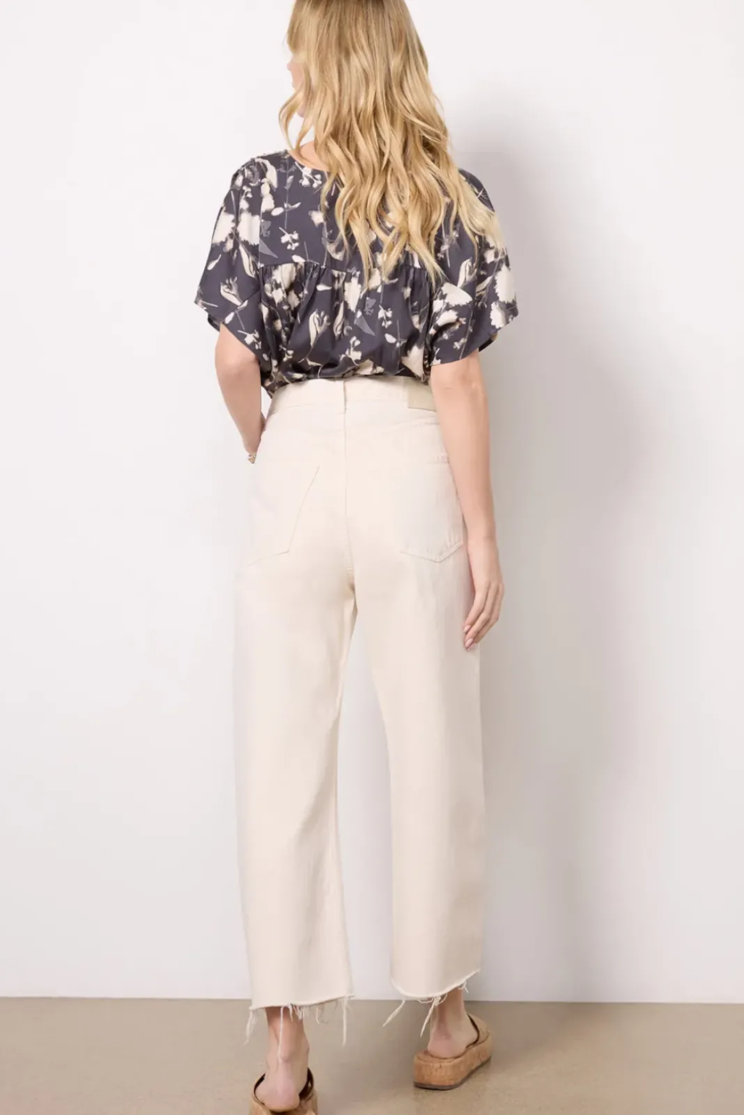 Jeans<CITIZENS OF HUMANITY Ayla Raw Hem Crop Almondette