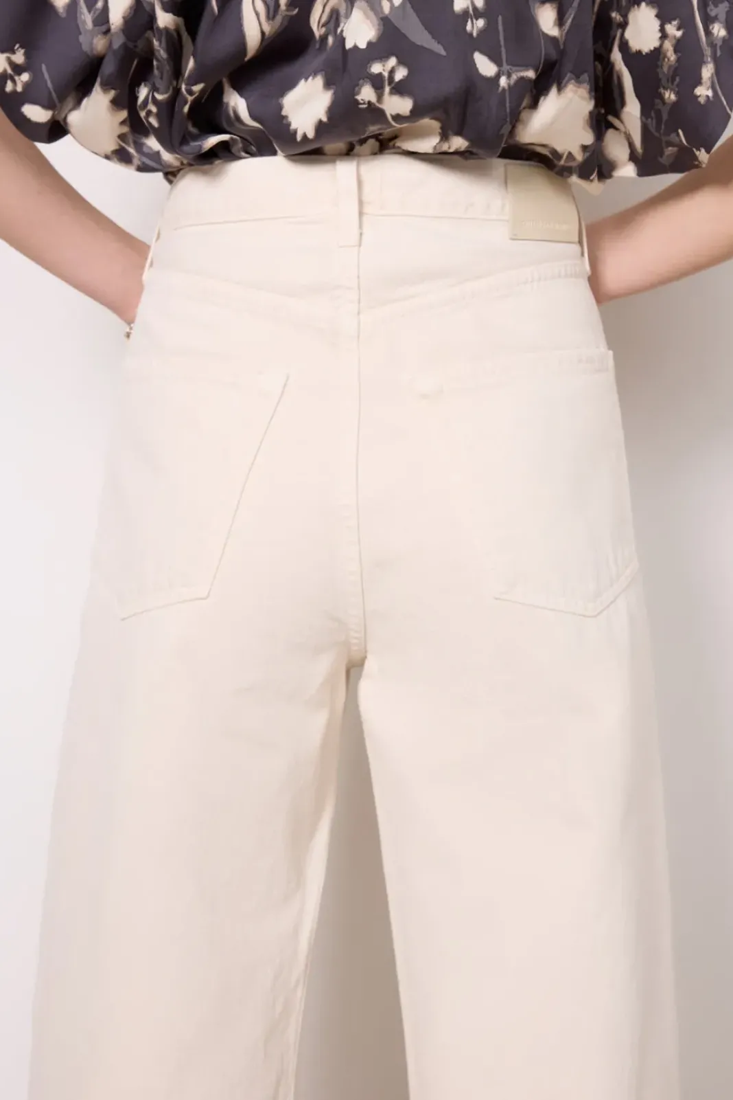 Jeans<CITIZENS OF HUMANITY Ayla Raw Hem Crop Almondette
