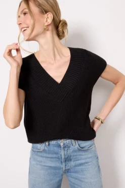 Sweaters<EVEREVE Bonnie Strong Shoulder Vest Black