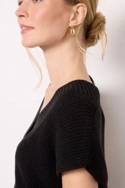 Sweaters<EVEREVE Bonnie Strong Shoulder Vest Black