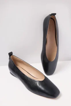 Shoes<27 EDIT NATURALIZER Carla Flat Black