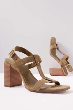 Shoes<VINCE CAMUTO Clarissa Sandal Newtortilla