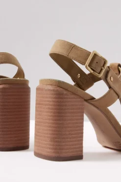 Shoes<VINCE CAMUTO Clarissa Sandal Newtortilla