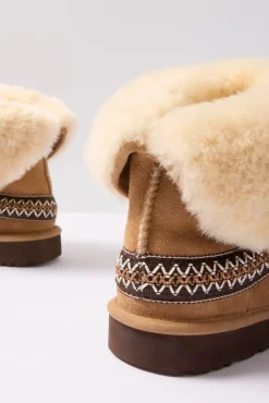 Shoes<UGG Classic Short Crescent Chestnut