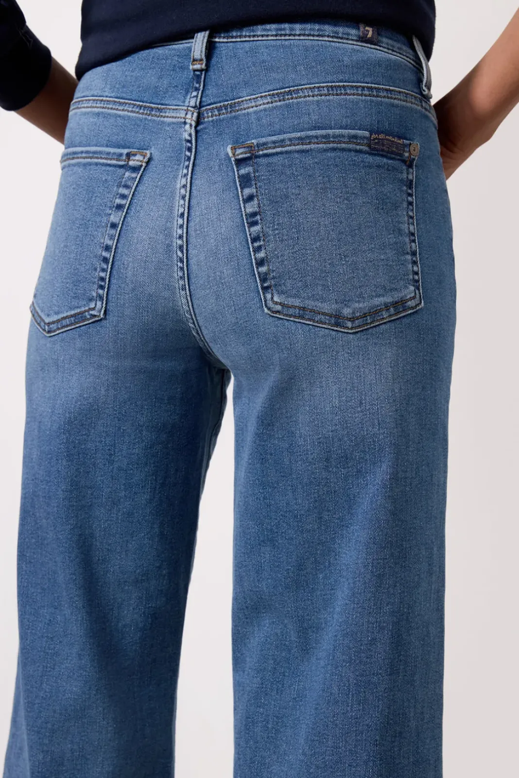 Jeans<7 FOR ALL MANKIND Cropped Alexa w Cut Hem Clara