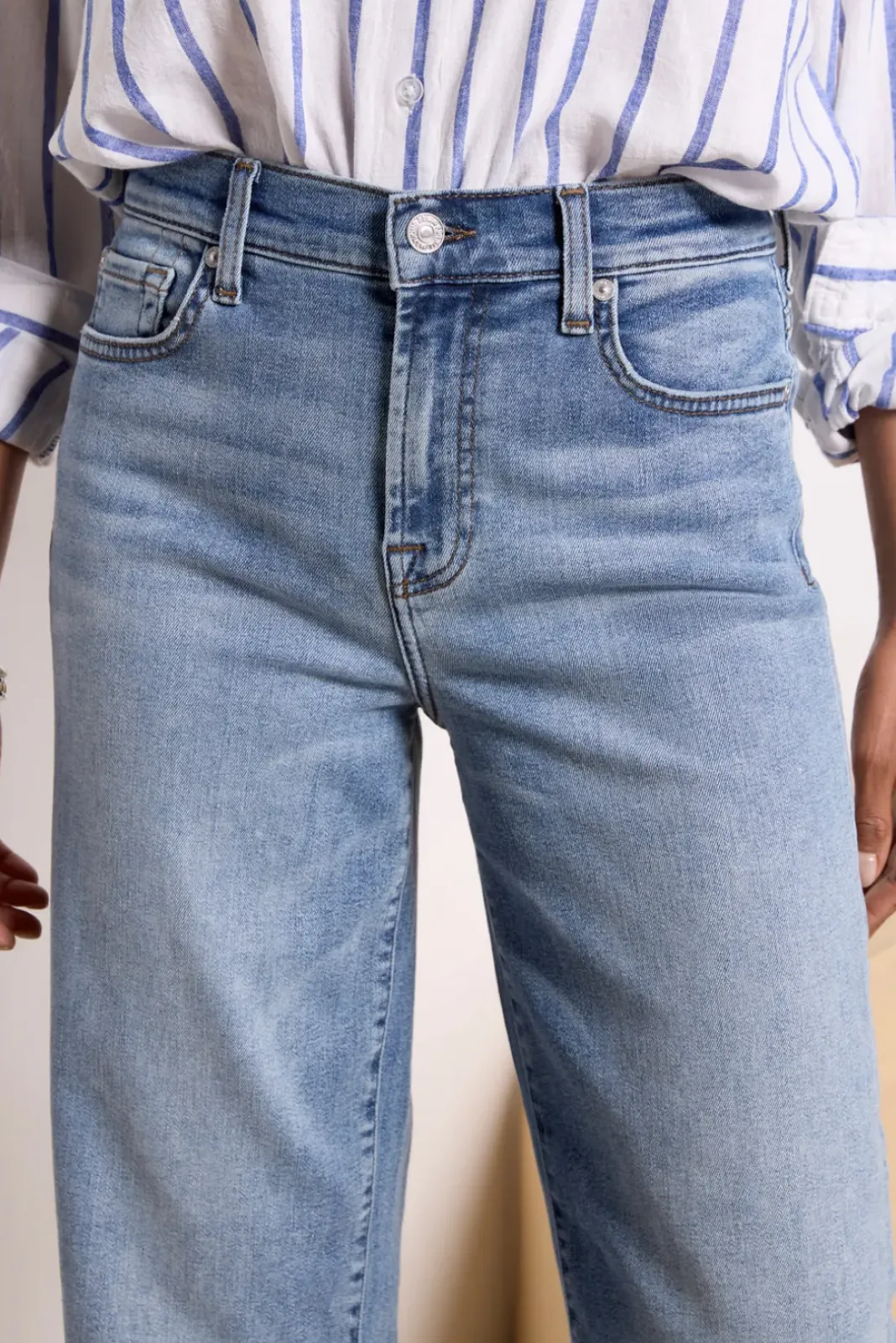 Jeans<7 FOR ALL MANKIND Cropped Alexa w Raw Hem Heidi