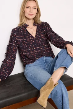 Tops & Tees<EVEREVE Dana Ruffle Blouse Black/Multi