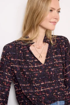 Tops & Tees<EVEREVE Dana Ruffle Blouse Black/Multi