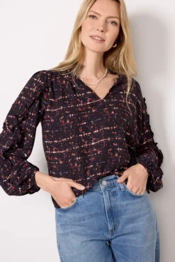 Tops & Tees<EVEREVE Dana Ruffle Blouse Black/Multi