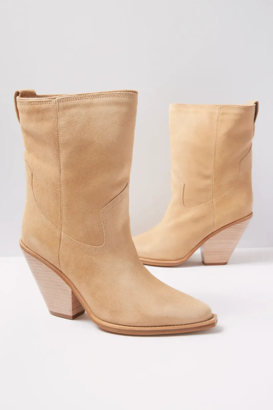 Shoes<KAANAS Dantes Suede Western Bootie Nutmeg