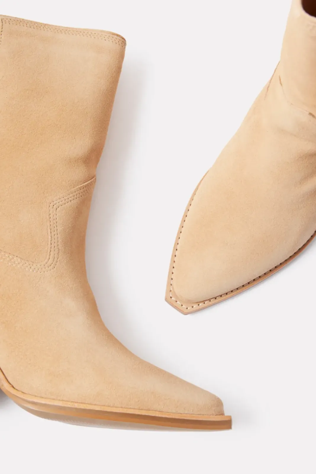 Shoes<KAANAS Dantes Suede Western Bootie Nutmeg