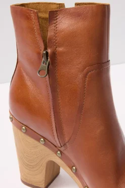 Shoes<KORK EASE Deegan Bootie Brown