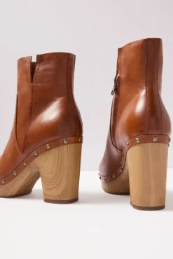 Shoes<KORK EASE Deegan Bootie Brown