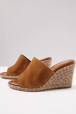 Shoes<VINCE CAMUTO Fayla Wedge Goldenwalnut