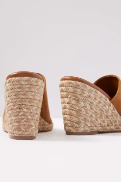 Shoes<VINCE CAMUTO Fayla Wedge Goldenwalnut
