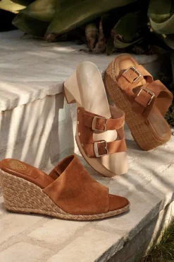 Shoes<VINCE CAMUTO Fayla Wedge Goldenwalnut