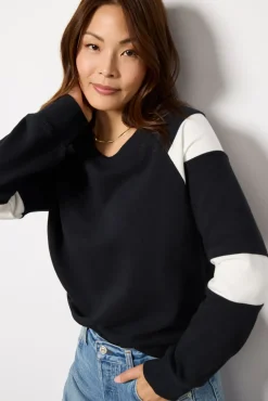 Sweatshirts<EVEREVE Gabby Colorblock Pullover Black/White