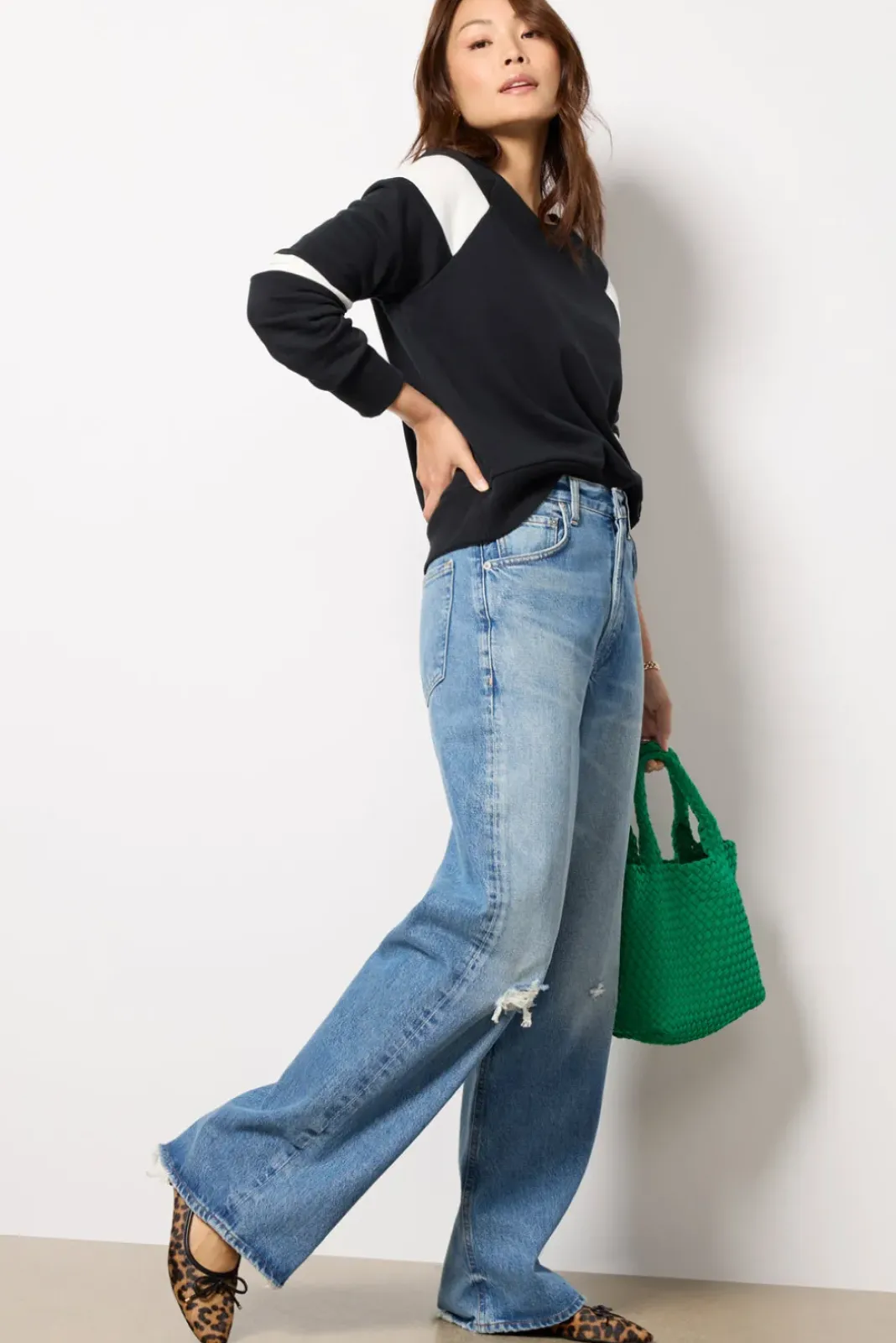 Sweatshirts<EVEREVE Gabby Colorblock Pullover Black/White