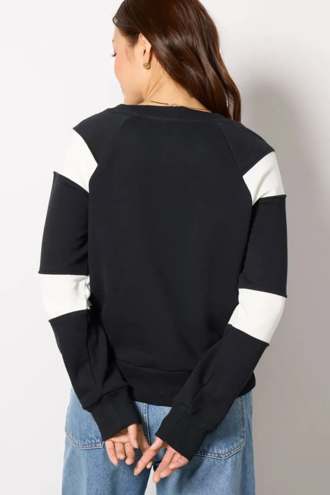 Sweatshirts<EVEREVE Gabby Colorblock Pullover Black/White