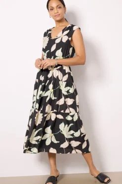 Dresses<EVEREVE Georgia Floral Dress Black/Multifloral