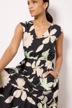 Dresses<EVEREVE Georgia Floral Dress Black/Multifloral