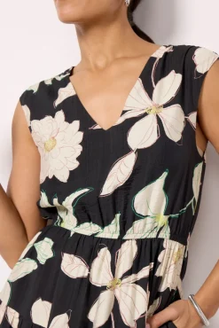 Dresses<EVEREVE Georgia Floral Dress Black/Multifloral