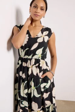 Dresses<EVEREVE Georgia Floral Dress Black/Multifloral