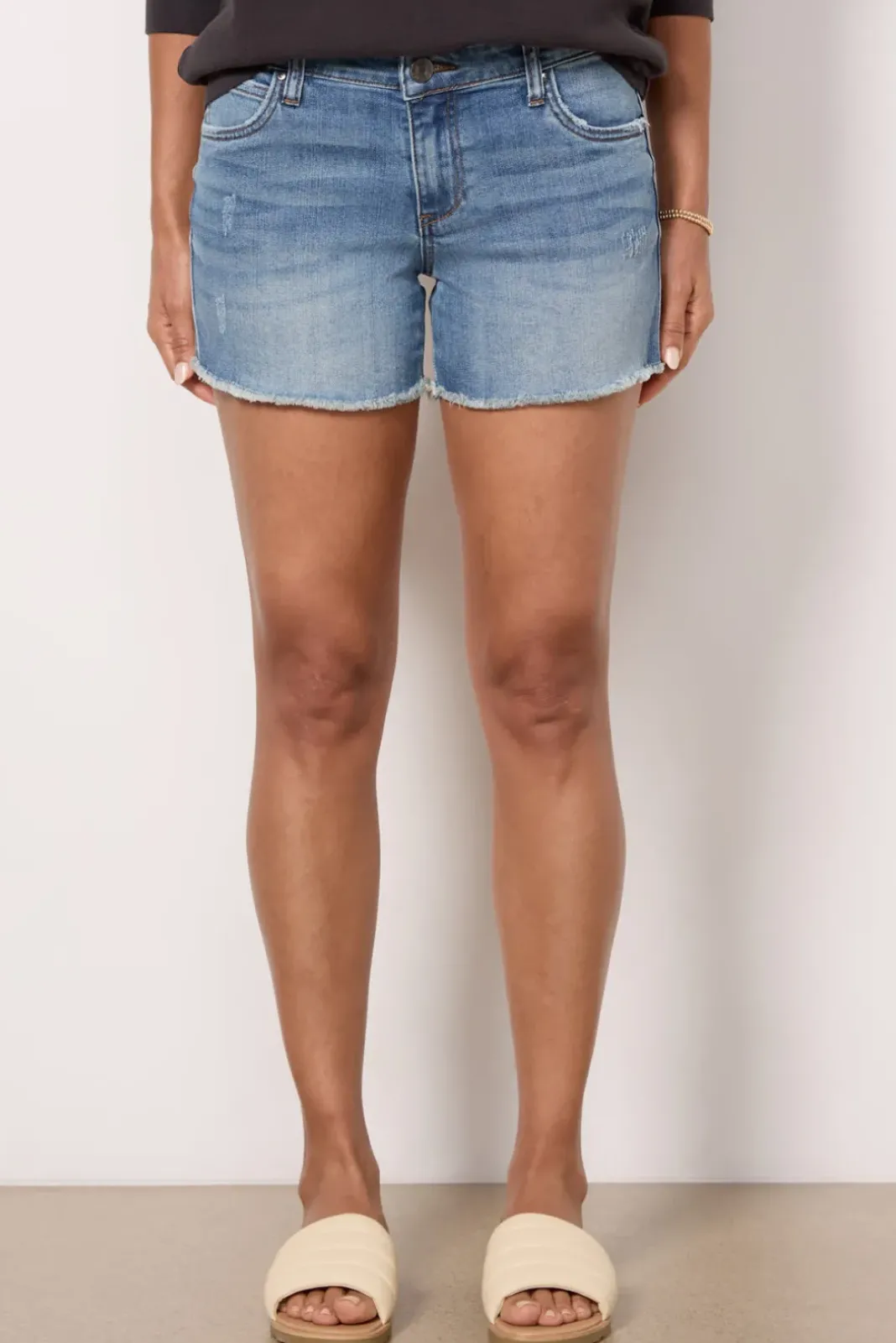 Shorts & Cutoffs<KUT FROM THE KLOTH Gidget Fray Short Bringing