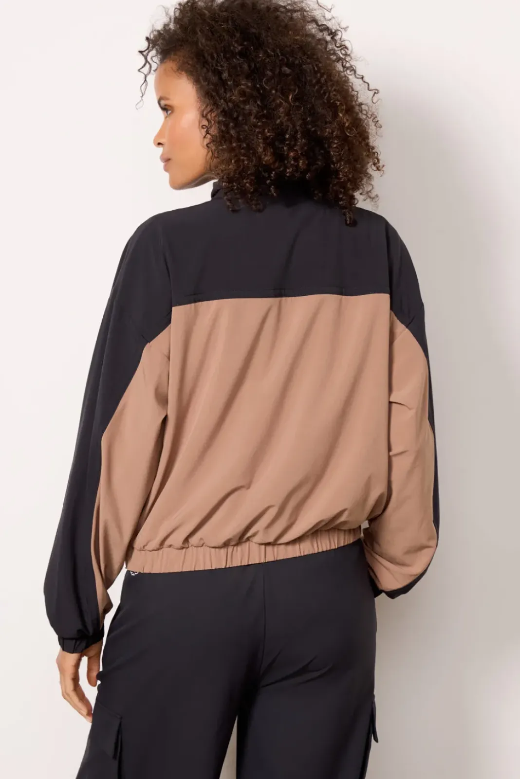 Matching Sets<BEYOND YOGA Go Retro Colorblock Jacket Deeptan/Trueblack