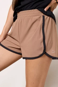 Matching Sets<BEYOND YOGA Go Retro Short Tan/Black