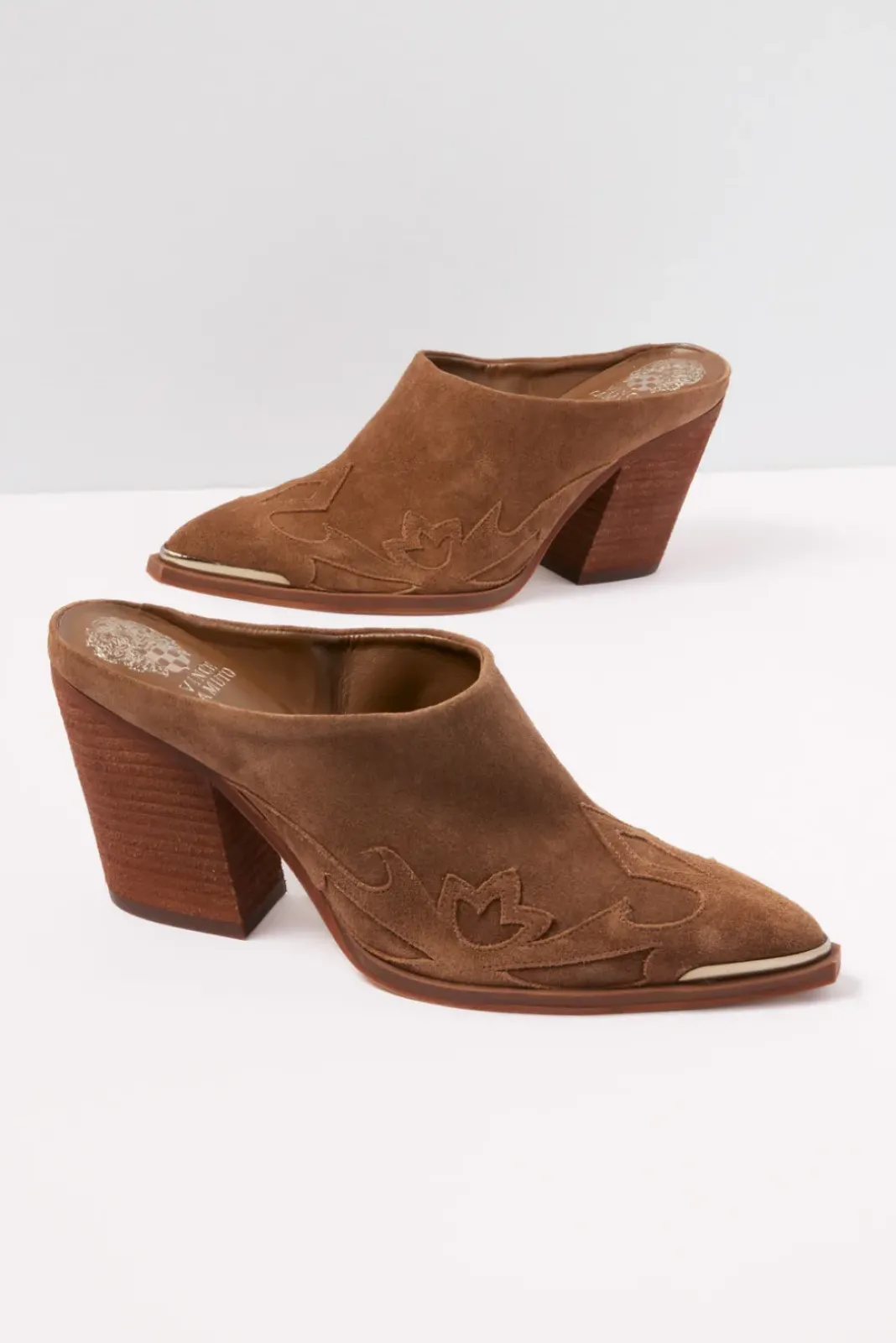 Shoes<VINCE CAMUTO Greta Western Clog Reishi