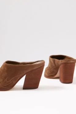 Shoes<VINCE CAMUTO Greta Western Clog Reishi